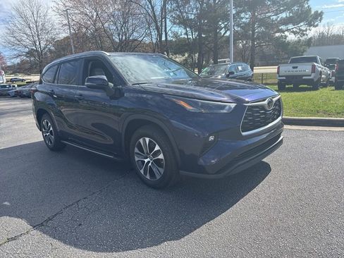 Used 2023 Toyota Highlander XLE image 7