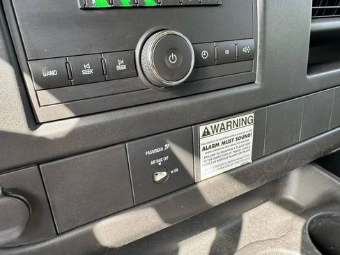Used 2009 GMC Savana 3500 RWD image 8