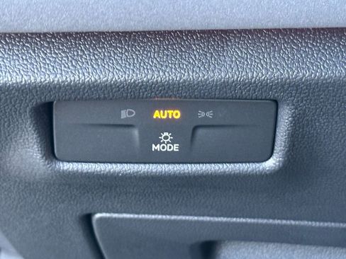 New 2026 Volkswagen Tiguan SE image 16