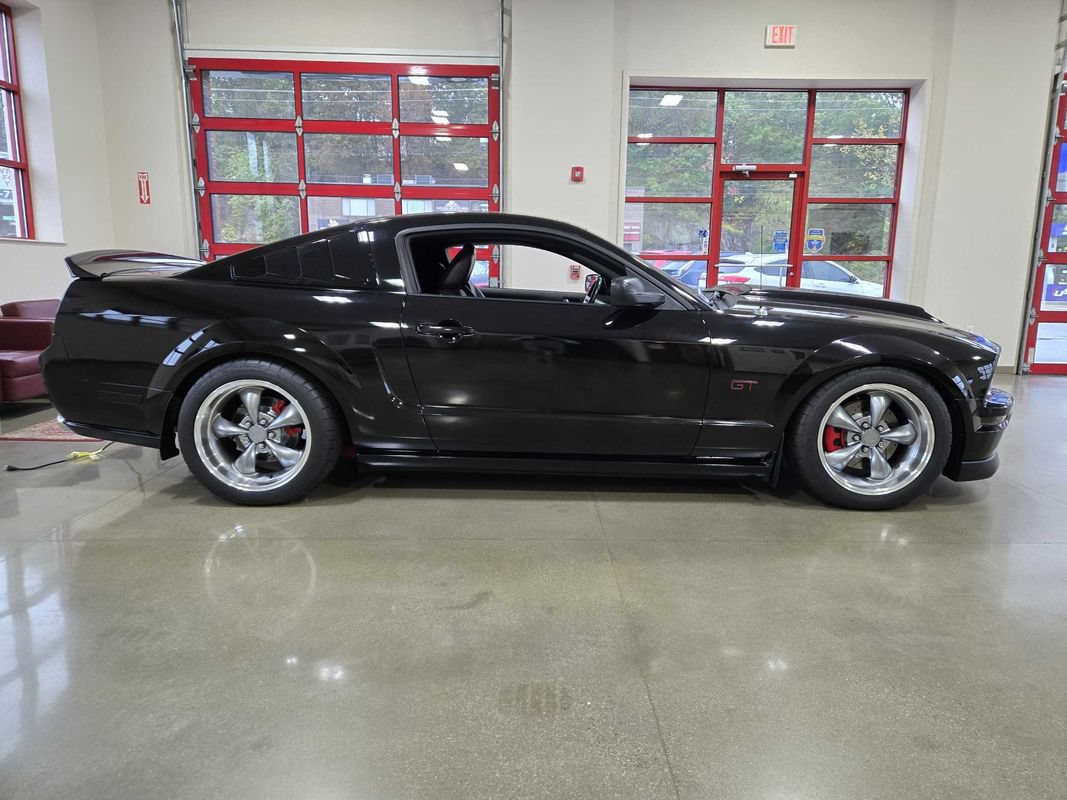 Used 2006 Ford Mustang GT RWD image 7