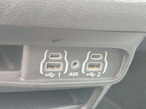 Used 2025 Chrysler Pacifica Select FWD image 30