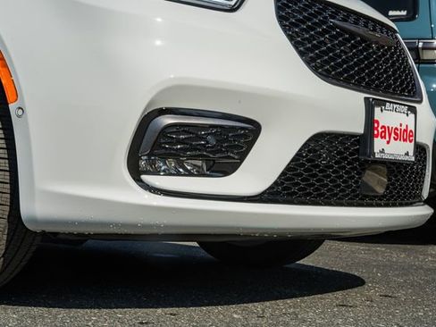 New 2026 Chrysler Pacifica Select FWD image 18