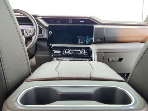 Used 2024 GMC Sierra 1500 Denali AWD/4WD image 18
