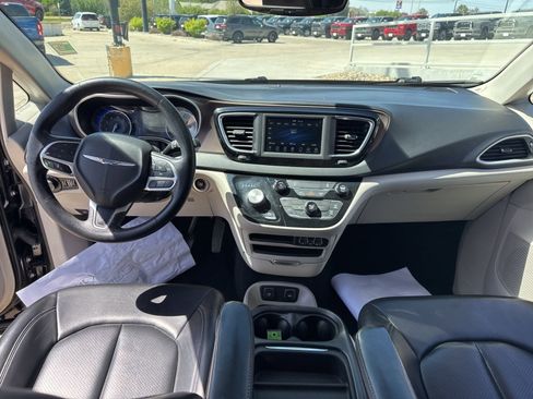 Used 2021 Chrysler Voyager Lxi FWD image 23