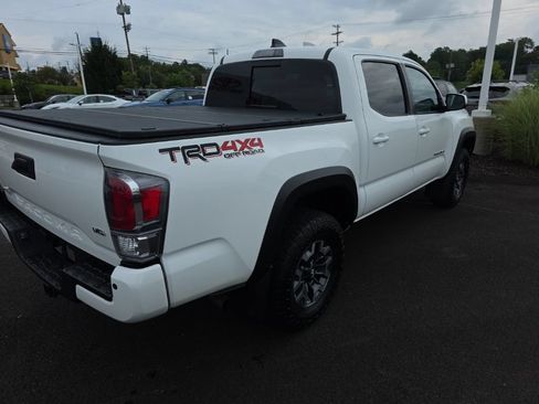 Used 2023 Toyota Tacoma TRD Off-Road w/ Technology Package AWD/4WD image 7