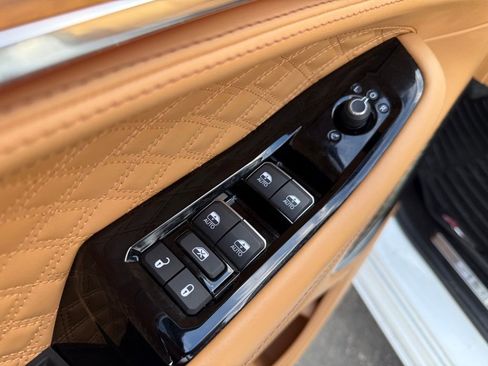 Used 2024 Jeep Grand Cherokee Summit image 10