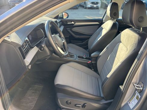 Used 2025 Volkswagen Jetta SE image 27