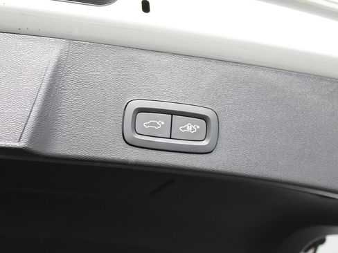 Used 2023 Volvo XC40 Recharge Ultimate AWD/4WD image 28