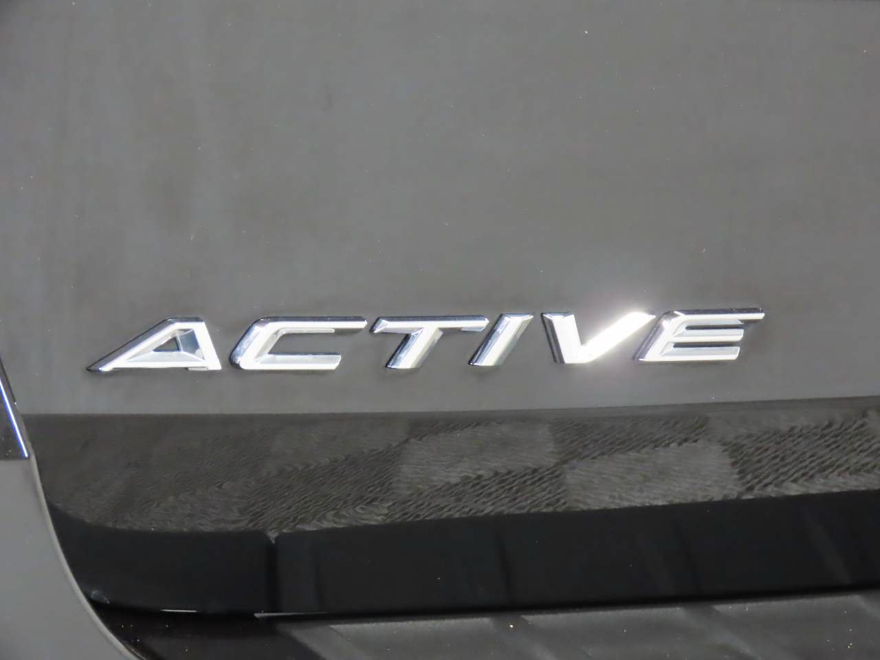 Used 2025 Ford Explorer Active AWD/4WD image 5