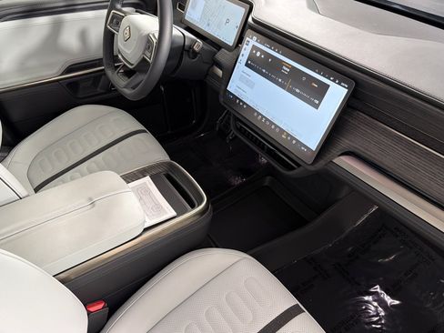 Used 2023 Rivian R1S Adventure AWD/4WD image 15