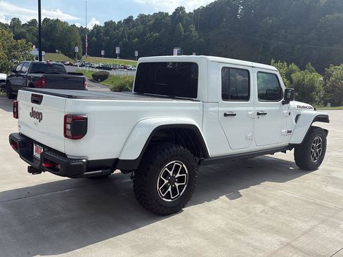 Used 2024 Jeep Gladiator Rubicon AWD/4WD image 4