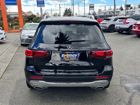 Used 2020 Mercedes-Benz GLB 250 4MATIC w/ Premium Package image 7