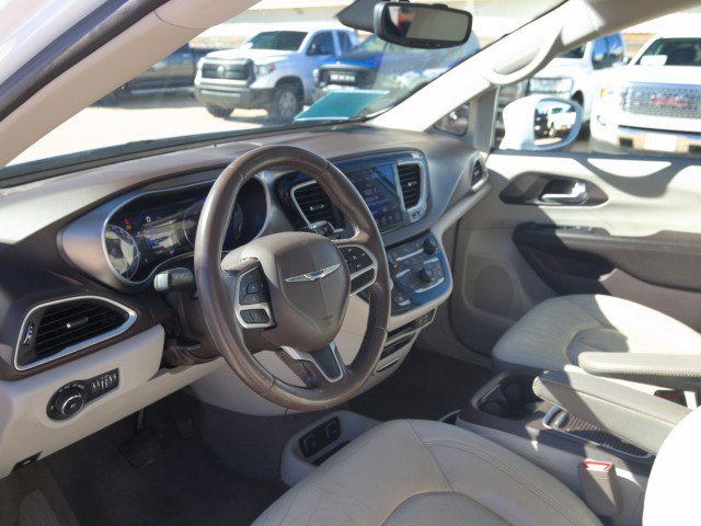Used 2017 Chrysler Pacifica Touring-L Plus w/ Tire & Wheel Group FWD image 15