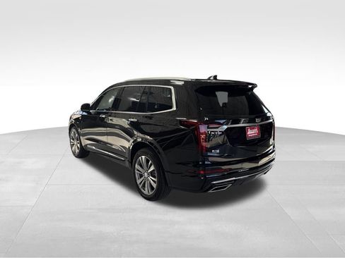 Used 2023 Cadillac XT6 Premium Luxury w/ Technology Package FWD image 3