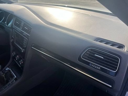 Used 2016 Volkswagen GTI SE FWD image 21
