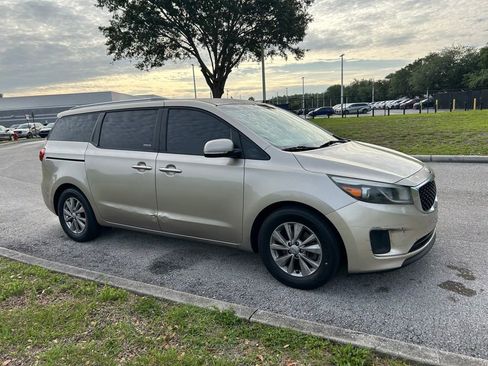 Used 2016 Kia Sedona LX w/ LX Convenience Package FWD image 8
