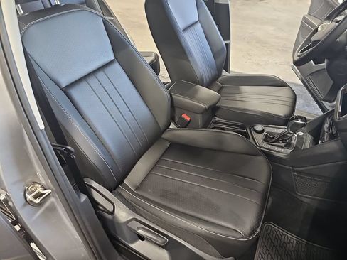 Used 2023 Volkswagen Tiguan SE w/ Panoramic Sunroof Package AWD/4WD image 10