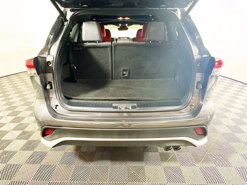 Used 2023 Toyota Highlander XSE FWD image 31