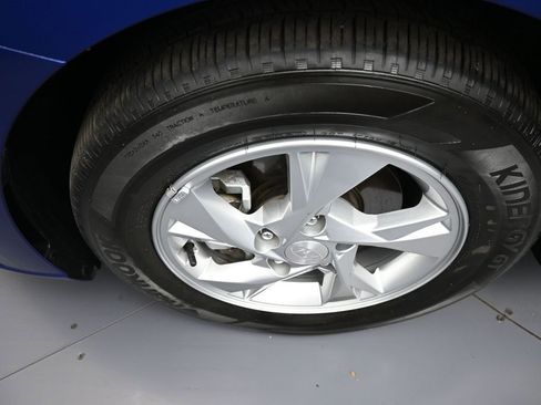 Certified 2023 Hyundai Elantra SE w/ Cargo Package image 14