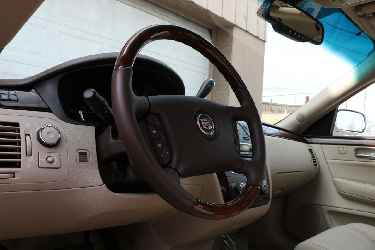 Used 2009 Cadillac DTS w/ Sun And Sound Package FWD image 25