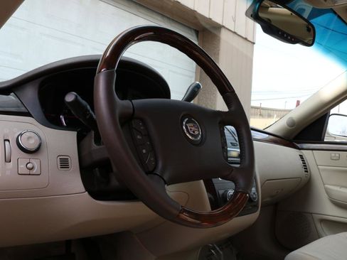 Used 2009 Cadillac DTS w/ Sun And Sound Package image 25