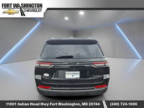 Used 2023 Jeep Grand Cherokee Limited w/ Black Appearance Package AWD/4WD image 4