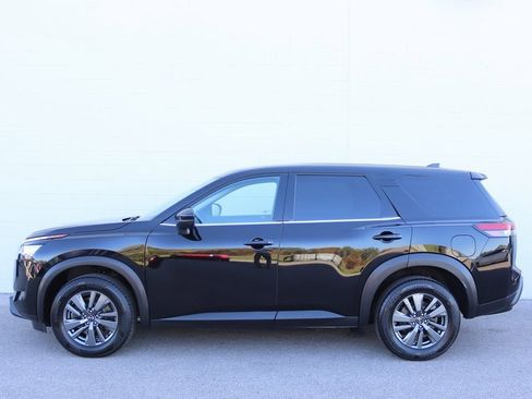 Used 2022 Nissan Pathfinder S image 2
