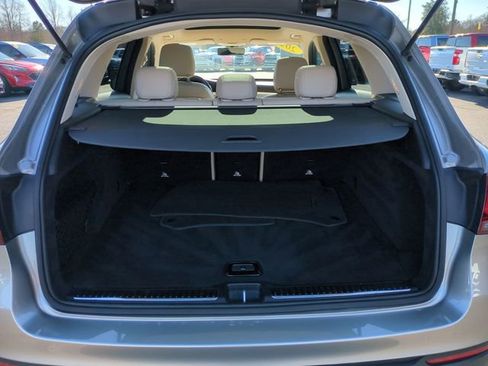 Used 2021 Mercedes-Benz GLC 300 4MATIC image 23