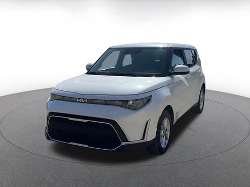 Used 2025 Kia Soul LX w/ LX Technology Package FWD image 6