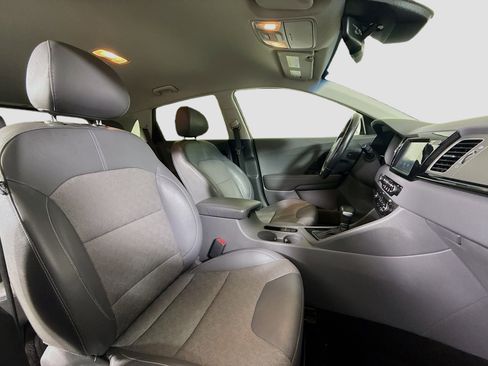 Used 2018 Kia Niro EX image 29
