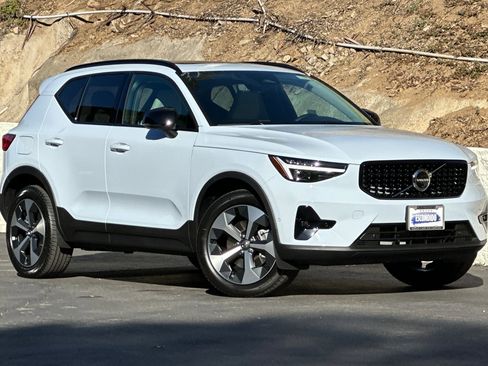 New 2026 Volvo XC40 B5 Plus w/ Protection Package Premier image 2