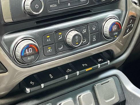 Used 2018 Chevrolet Silverado 1500 High Country AWD/4WD image 16