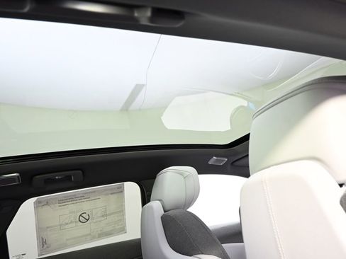 New 2025 Cadillac Optiq Luxury 1 w/ LPO, Floor Liner Package image 17