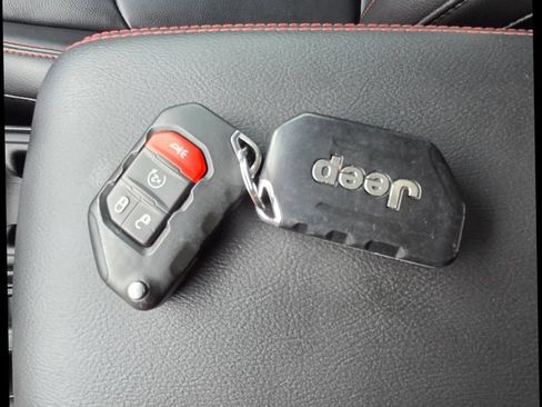 Used 2023 Jeep Gladiator Rubicon w/ LED Lighting Group AWD/4WD image 30