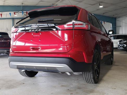 Used 2024 Ford Edge SEL w/ Convenience Package image 3