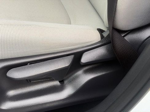 Used 2022 Toyota Corolla Cross L AWD/4WD image 19