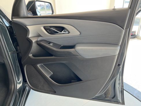 Used 2021 Chevrolet Traverse LT image 38