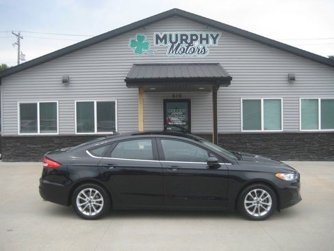 Used 2020 Ford Fusion SE FWD image 1