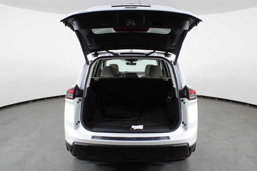 Certified 2025 Nissan Rogue SV w/ SV Premium Package FWD image 17