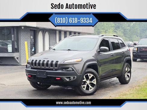 Used 2018 Jeep Cherokee Trailhawk AWD/4WD image 1