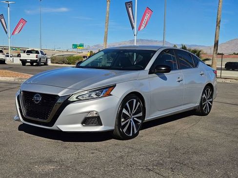 Used 2020 Nissan Altima 2.5 SR FWD image 2