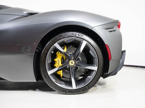 Used 2022 Ferrari SF90 Spider image 15