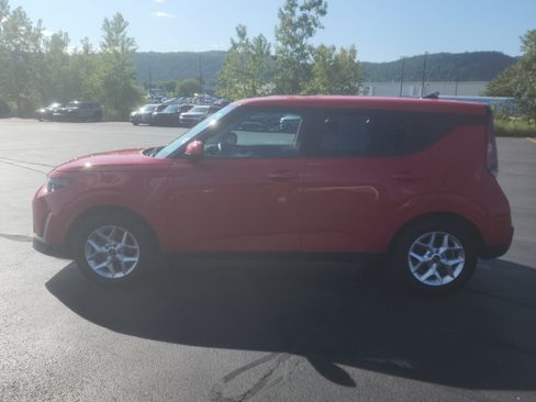 Used 2023 Kia Soul S FWD image 3
