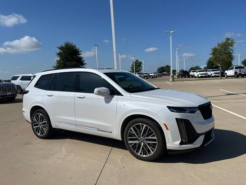 Used 2024 Cadillac XT6 Sport w/ Technology Package AWD/4WD image 7
