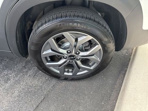 Certified 2024 Kia Seltos LX image 4