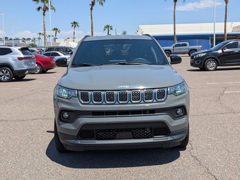 Used 2023 Jeep Compass Latitude AWD/4WD image 2