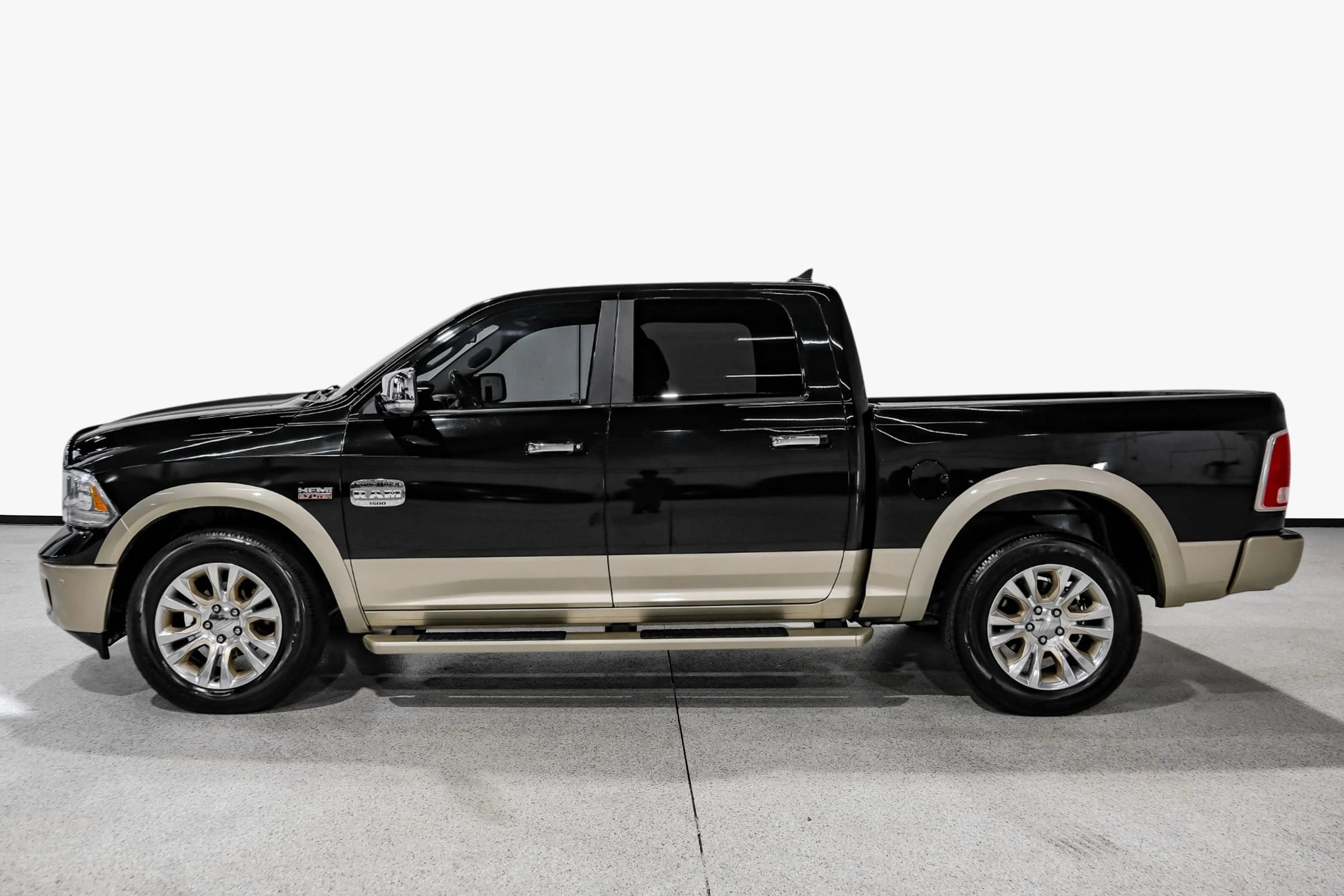 Used 2016 RAM 1500 Laramie Longhorn w/ Convenience Group AWD/4WD image 9
