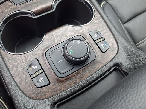 Used 2023 GMC Acadia Denali image 22