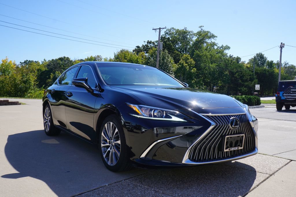 Used 2020 Lexus ES 350 w/ Premium Package FWD image 2