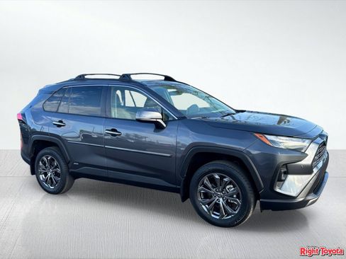 Certified 2022 Toyota RAV4 Limited w/ Limited Grade Weather Package AWD/4WD image 9